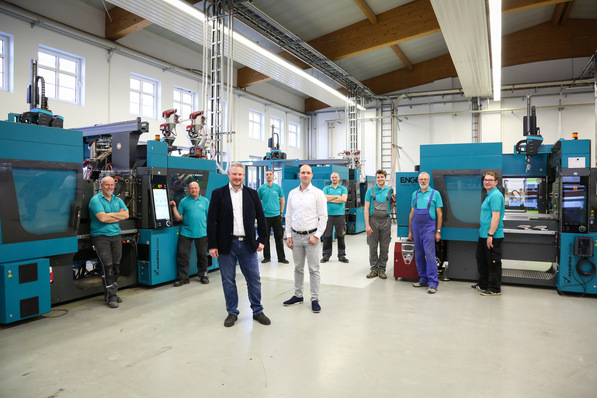 Nach der Markteinführung im Januar 2018 feiert die Belegschaft im Sommer den Millionsten Fensterfalzlüfter. Jetzt hat das Unternehmen das neue Produktionsgebäude bezogen.