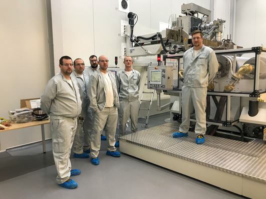 SentryGlas ist weltweit die einzigen VSG Folie aus Ionoplast. Diese Folien werden in Kürze in Holešov bis zu einer Breite von 330 cm gefertigt werden.