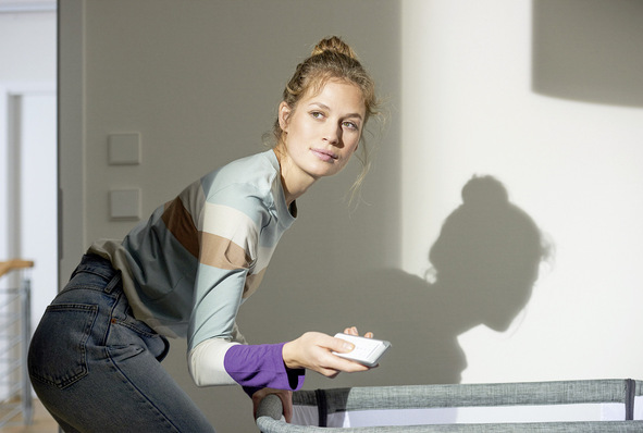 Das besonders leise Laufverhalten von elero ­RolMotion erhöht den Wohnkomfort und ist in vielen Situationen ein echtes Plus.