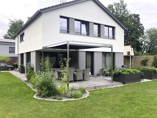 Das Sortiment umfasst neun mit Bedacht ausgewählte Tuchfarben und drei verschiedene RAL-Farben die für das Edelstahl- und Aluminium­zubehör als Standard ­gewählt werden können.