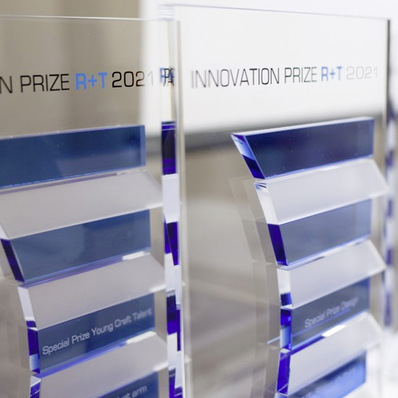 Das ist die begehrte Trophäe des Innovationspreises, die im Rahmen einer hybriden Veranstaltung am Abend des 22. ­Februar 2021 im ICS online verliehen wird,