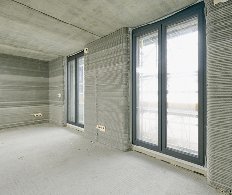 Die Wohnungen im 3D-Haus in Wallenhausen w﻿arten mit großzügigen Öffnungen für Fenster und Terrassentüren auf.