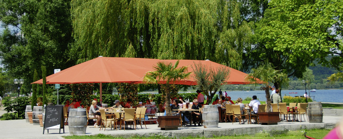 Es sieht aus wie aus einem Stück, tatsächlich sind es jedoch zwei Schirme, die perfekt ineinander greifen.