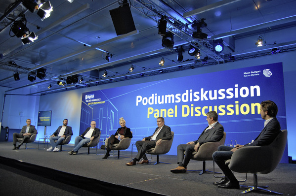 Das Smart Home Forum beinhaltete u. a. zwei Podiumsdiskussionen von 45 Minuten.