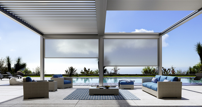 Das bioklimatische Pergola System Aerolux integriert eine vollautomatische Kippfunktion der Alulamellen, die auf Wunsch vollständig einfahren kann. So entstehen Outdoor Flächen, die vor Sonne, Wind und Regen geschützt und gleichzeitig in natürlicher Weise belüftet sind.