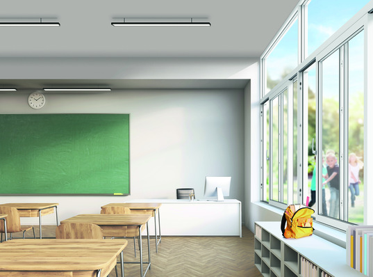 Schiebefenster erfüllen die besonderen Anforderungen in Schulen laut Roto nicht nur bei dem wichtigen aktuellen Thema „Stoß- und Querlüftung“. Sie seien zudem z. B. platz- und energiesparend, dauerhaft dicht, Lärm abweisend, einfach und intuitiv zu bedienen, sicher sowie langlebig und damit wirtschaftlich.