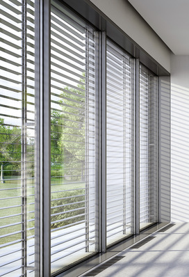 Wird der Aufsatzkasten Thermo NB mit vormontiertem Raffstore bestellt, bietet das Bauherren eine Zeit- und Kostenersparnis sowie mehr planerische Sicherheit.