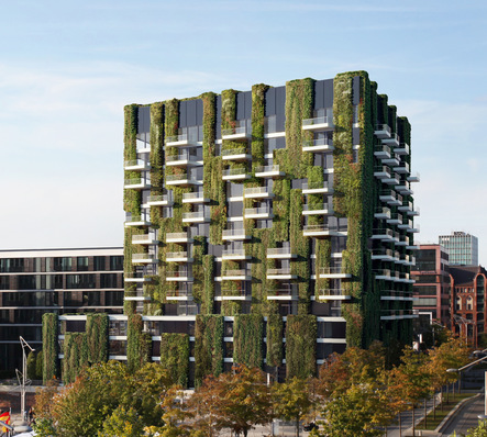 Schüco ist aktuell dabei, integrierte Lösungen für die Bepflanzung und Bewässerung an einigen Objekten zu testen. Auch auf dem Schüco Campus in Bielefeld wird in Zukunft eine „Grüne Fassade“ gezeigt.