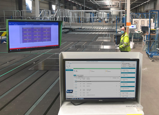 A+W SmartFactory, ein Fertigungssystem der jüngsten Generation, steuert heute voll automatisiert die hoch komplexe Fertigung von Brandschutz- und Sicherheitsgläsern in Würselen.