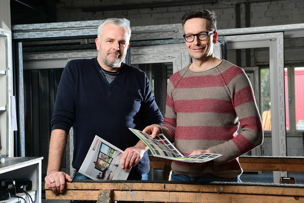 Ansprechpartner bei der Gerdes GmbH für den Bereich Hebe-Schiebe-Türen: Torsten Hengemühle (Fertigung) links, Dirk Brinkmann (Vertrieb) rechts. 