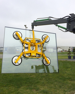 Dieses eT-Hover-univac wurde mit mit Verlängerungsarmen ausgestattet sowie mit 8 Saugern (4 außen, 4 innen).