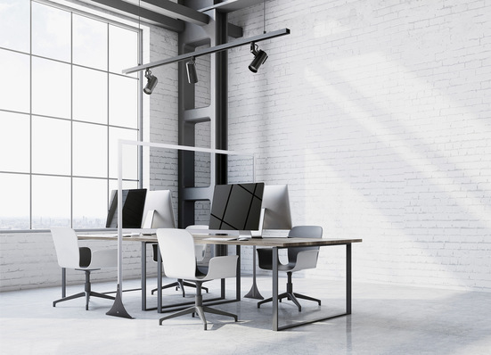 Mit der bodenstehenden Variante Ground lassen sich (Arbeits-)Tische voneinander trennen, wo der Mindestabstand nicht ein­gehalten werden kann