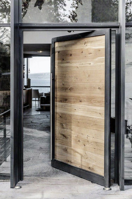 Eine Kombination von Holz und Glas auf eine ­andere Weise, wo das Holz und nicht das Aluminium im Vorder­grund steht.