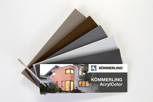 Kömmerling AcrylColor ist in fünf Farben erhältlich, in vier zeitgemäßen Grautönen sowie im trendigen Sepiabraun.