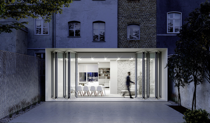 Auch paarig angelegte Glas-Faltwände von Solarlux verfügen ab sofort über eine RC2-­Zertifizierung