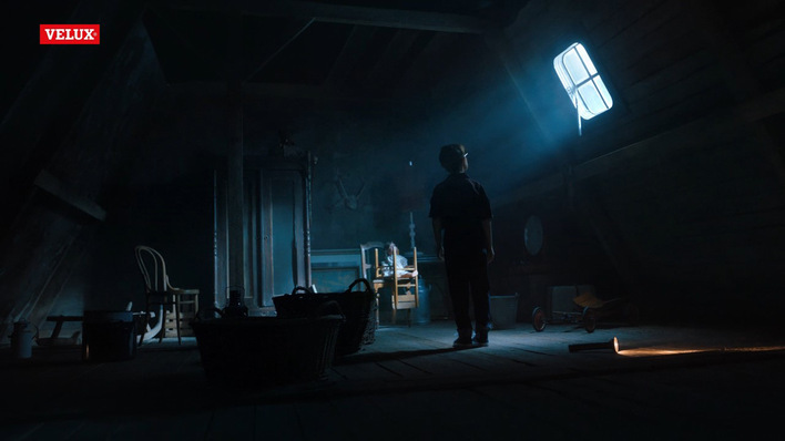 Der Velux TV-Spot zeigt den besonderen Vorher-Nachher-Effekt des Dachgeschossausbaus.
