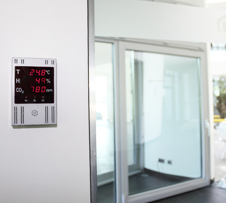 Der Multisensor MS ermöglicht, die Luftwerte Temperatur, Feuchte und Güte zu messen und anzuzeigen, sowie Schwellwerte zur Lüftungssteuerung festzulegen.