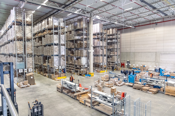 Von insgesamt 4.000 m² Lagerfläche mit der Option zur Erweiterung kann Hueck in der neuen Lagerhalle profitieren.