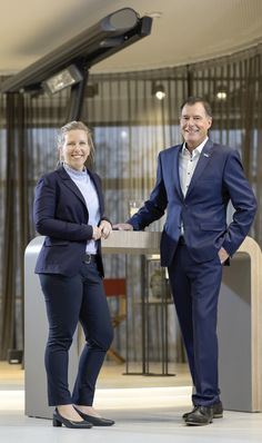 Klaus Wuchner, Geschäftsführer für Vertrieb und Marketing und Christiane Berning, Leiterin der Abteilung Marketing und Business Development sehen mit dem „Schattenfinder“ die erste hochwertige Onlineplattform, die rund um das Thema Sonnenschutz für Heim und Garten umfangreiche Infos und Beratung bietet.