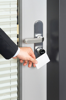 Assa Abloy Sicherheitstechnik ermöglicht es jetzt, rein mechanische Schließlösungen mit elektronischer Zutrittskontrolle einfacher zu kombinieren, ohne eine komplexe Software installieren zu müssen.