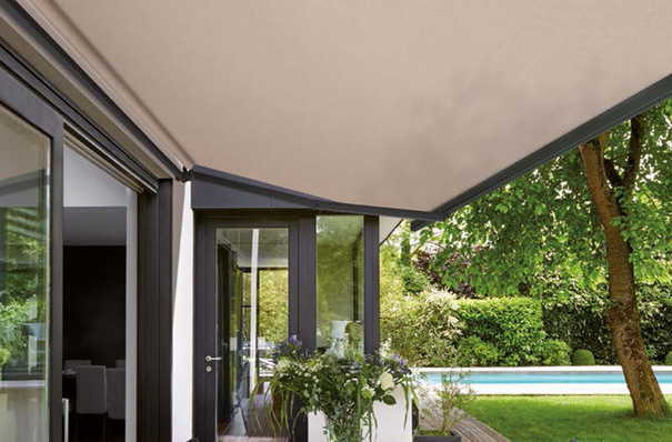 Das nahtlose Markisentuch soll für weniger Welligkeit und Faltenbildung sorgen, und eine schönere Tuch-Optik bieten.