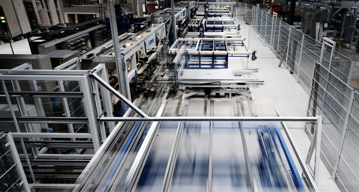 Höchste Automatisierungsstufe: Baumgartner verfügt über „die modernste Fenster-Produktionsstätte ­Europas“. So wird ein ein jährliches Produktionsvolumen von rund 300.000 m² erreicht, was einer Kapazität von 150 000 Fensterrahmen und Fensterflügeln entspricht.