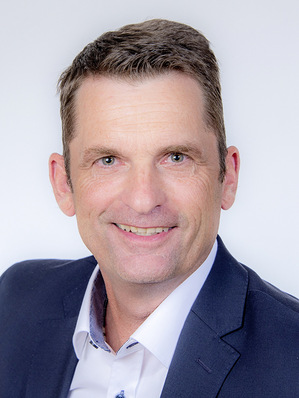Dr. Stefan Lackner