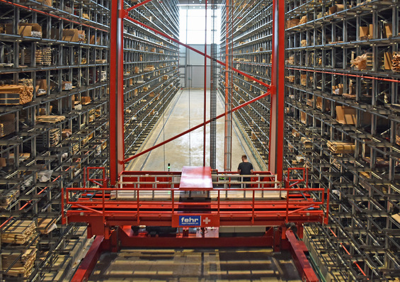 Dank der guten Beziehung zu seinen Lieferanten weist das Lager von Solarlux alle Bestände auf.  