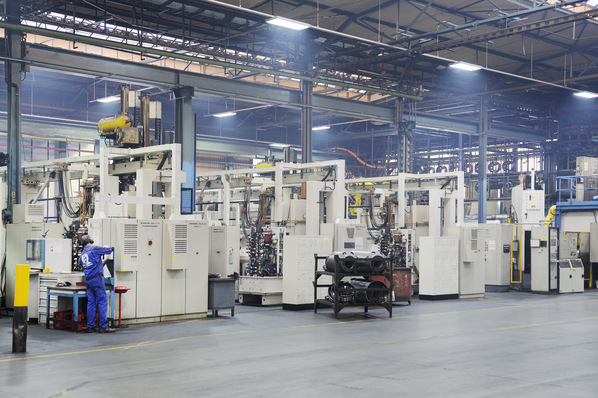 Jede Branche, auch die Fenster-, Sonnenschutz und Glasbranche, hat in der Herstellung sehr vielseitige Prozesse, die für unterschiedliche Anforderungen an Beleuchtungsstärke sowie Lebensdauer oder Stabilität der Lichtanlangen sorgen.