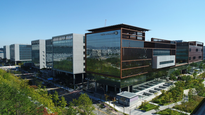 Die Glasfassaden des LG Sciencepark, Koreas größtem Wissenschaftscampus, sind mit dem Ködispace 4SG Warme-Kante-System von H.B. Fuller | Kömmerling ausgestattet.