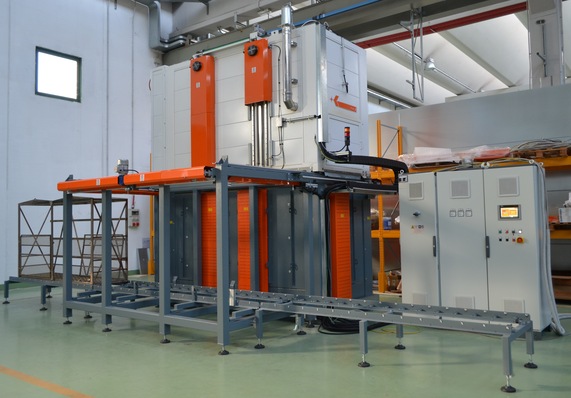 Hier ein CT 3 Ofen von TK  zum  chemischen Härten von Glas. TK ist eine Firmentochter von Satinal.