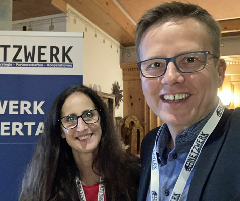 GLASWELT-Chefredakteur Daniel Mund traf Elke Harreiß Mitte Oktober auf dem Netzwerk-Frey Meeting (unter 3G+Regel) in Rosenheim.