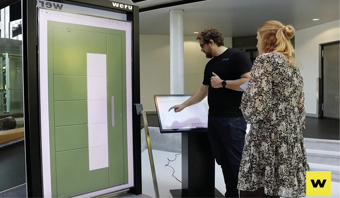 Die Großdisplay-Variante in hoher Auflösung dient zur direkten Spiegelung der ­konfigurierten Tür.