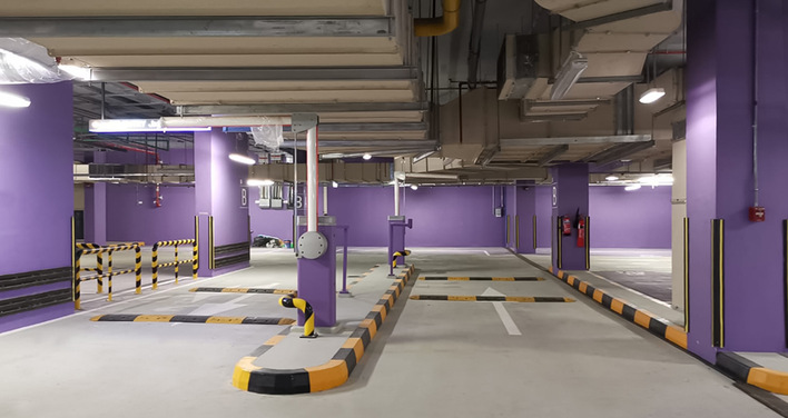 Auch die Tiefgaragenzufahrt ist mehr oder weniger ein Teil der Gebäudehülle.