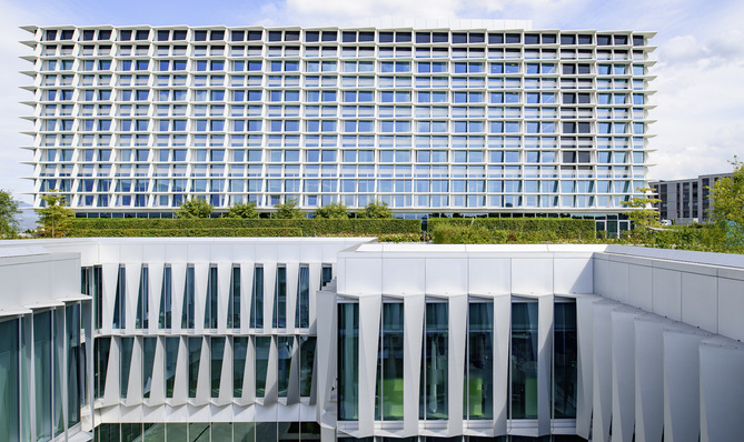 Das neue Bürgerspital in Solothurn mit Fassadengläsern von Glas Trösch