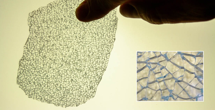 Solchen ESG-Brüchen kann der Heat-Soak-Test vorbeugen. Für diese Testmöglichkeit stehen bei C. Bergmann (A) nun ein Heat-Soak-Test-Ofen und die Fachkräfte bereit.