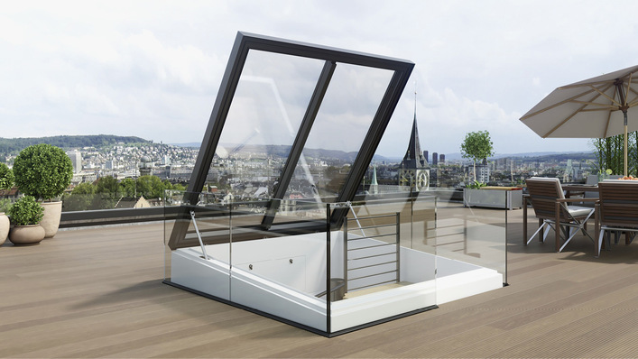 Die 4 m2 große Scheibe im neuen Komfort Dachausstieg lässt viel Tageslicht in die Dachwohnung. 