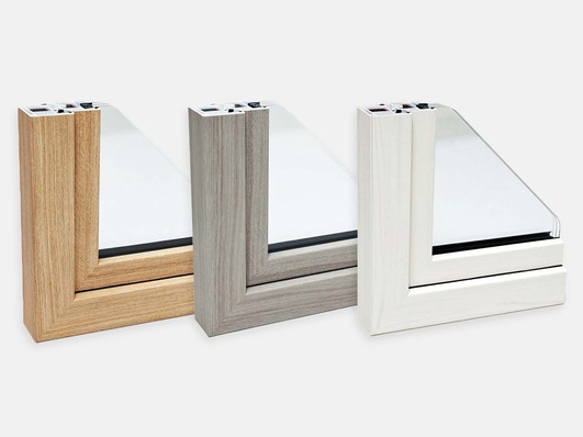 Im Zuge der kontinuierlichen Erweiterung ergänzen seit Januar drei Holzdesign-Töne die Farbpalette der Veka Spectral Oberflächen.
