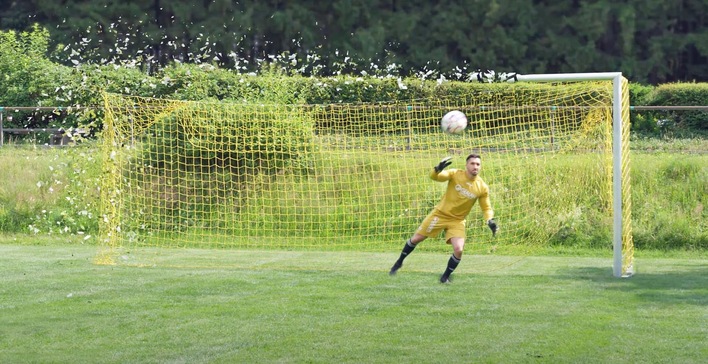 Ohne Rahmen ist vieles nichts – das gilt für das Fußballtor genauso wie für ein Fenster. Diesen Hintergrund will Gealan mit dem Slogan „Wir schaffen den Rahmen“ transportieren und darüber hinaus auf die Vielfältigkeit der Angebote und Möglichkeiten des Systemhauses hinweisen. 
