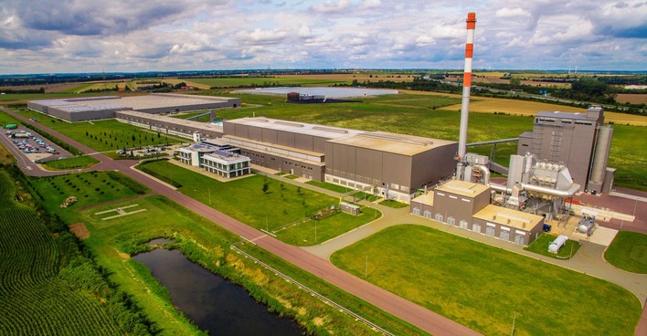 Das AGC Werk in Osterweddingen ist eine der nachhaltigsten Flachglas-Produktionen in Europa. Durch die neue VSG-Linie wird das Werk zum vollintegrierten Standort.