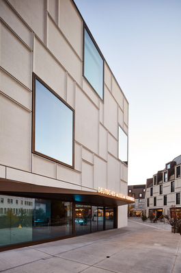 „Technik erlebbar machen“ lautet ist das Motto der Nürnberger Dependance des Deutschen Museums,. Dazu dienen auch die großen sunbelt D60 Sonnenschutzgläser von arcon in der Fassade, die von außen den Blicke auf die Exponate erlauben.