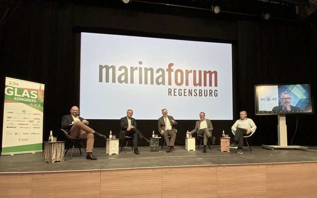 Bei der Podiumsdiskussion ging es um die Folgen des russischen Angriffskriegs auf die Ukraine und dessen Folgen auf die heimische Glasbranche.