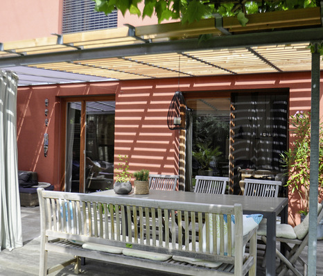 Uno 30 zeigt, dass auch ein starrer Sonnenschutz eine gute Lösung sein kann.