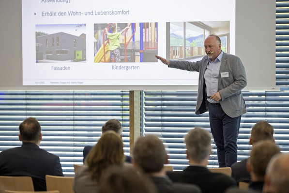 Martin Stöger stellte die Remmers Produktinnovationen für den Bereich Fensterbau vor.