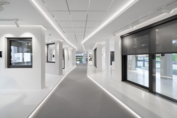 Von Wohn- und Objektbau bis hin zu Designvielfalt und Nachhaltigkeit zeigt der neue Showroom auf rund 440 m² Ausstellungsfläche das Produkt- und Serviceportfolio von heroal.