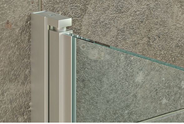 Die Alu-Profile der Glasdusche Anna gibt es mit verschiedenen Oberflächen: Chrom, Schwarz, oder Silber matt eloxiert.