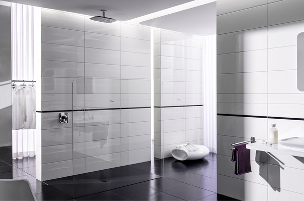 Eine spezielle Beschichtung verleiht dem Badezimmer-Glas Timeless über Jahre hinweg eine hohe Transparenz und Farbneutralität – und ist auch für Dauerbelastungen wie z. B. den Einsatz in Hotels geeignet.