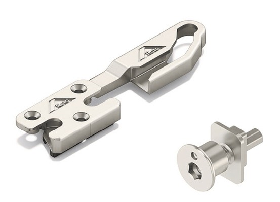 Die aktuellen Stahlrahmenteile aus dem „Roto NX“-Programm werten nicht zuletzt das „TiltSafe“-Fenster weiter auf, betont der Beschlagspezialist. Es mache bis zu 65 mm gekippte ­Fenster RC 2-fähig, während geschlossene Elemente sogar über eine RC 3-Eignung verfügten. Zur entsprechenden Sicherheitsaus­stattung gehören Schließstücke für die Kipplüftung (links) und V-Schließzapfen.