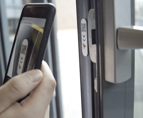 Ein kleiner QR-Code verspricht große Vorteile für CE-Kennzeichnung und Kundenbindung: Orgadatas innovativer Datasafe.