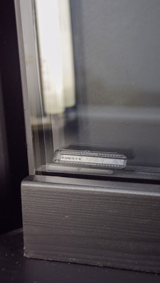 Fooging-Test unter verschärften Bedingungen: Lose im Isolierglas eingelegte EK Connect Verbinder werden dem Test ausgesetzt. Das Ergebnis: Fogging-frei! 